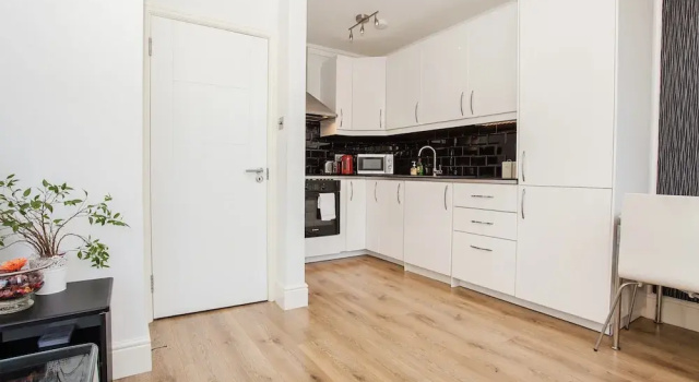 Modern 2 Bedroom Apartment On The Doorstep Of Queens Park