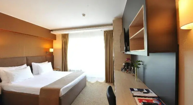 Двухместный номер Standard с балконом Crystal Palace Hotel