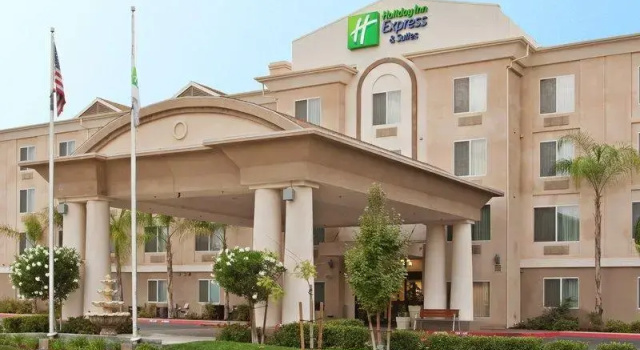 Кровать в общем номере Holiday Inn Express Fresno River Park Highway 41 by IHG