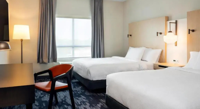 Четырёхместный номер Standard Fairfield by Marriott Inn & Suites North Bay