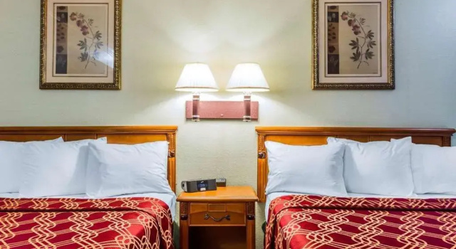 Econo Lodge, Забронировать Отель Отели Вудленд с парковкой, Парковка