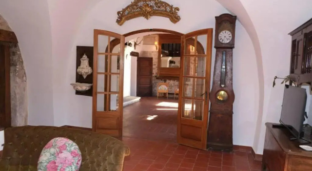 typical mas provençal with swimming pool in a small hamlet near mouriès in the alpilles in provence- 8 persons, Забронировать Отель Мурьес Альпий