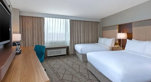 Четырёхместный номер Standard Crowne Plaza Syracuse