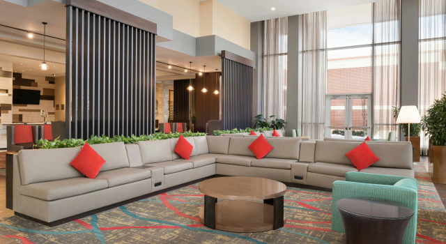 Embassy Suites by Hilton Chicago Naperville, Varaa Hotelli Hotellit Illinois uima-altaalla, Uima-allas