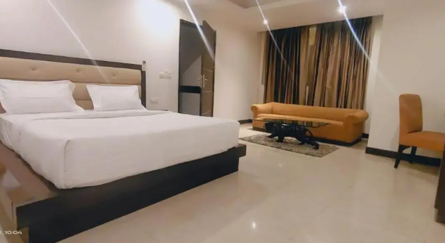 HOTEL AMBROSIA, Забронировать Отель Бизнес-отели Национального столичного округа Дели - Северная зона, 4* 5*