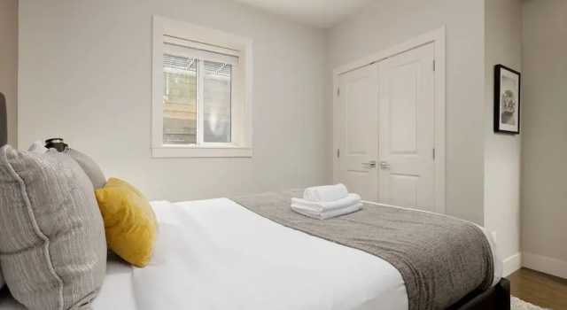 829 Laird, Брондау Қонақ үй Burnaby Lower Mainland British Columbia
