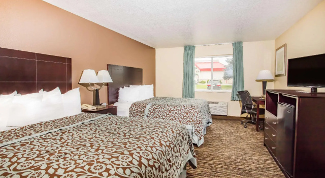Четырёхместный номер Standard Days Inn by Wyndham Evansdale Waterloo