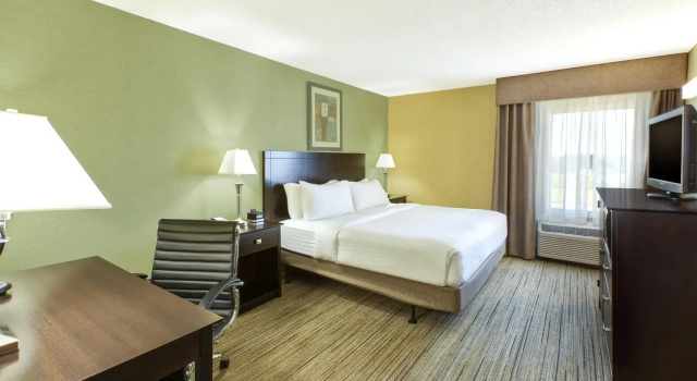 Двухместный номер Standard Country Inn & Suites by Radisson Benton Harbor-St Joseph MI