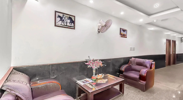 OYO 7578 Hotel Luck Residency, Забронировать Отель Отели Нью-Дели с парковкой, Парковка