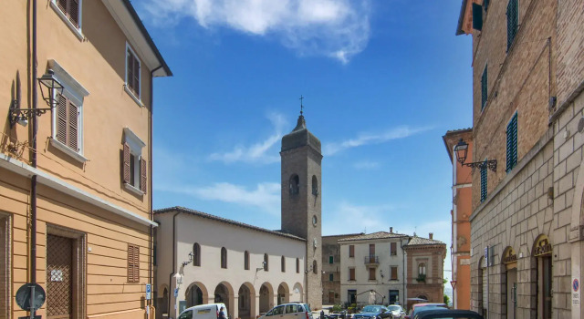 Villa in Ostra Vetere with Pool and Jacuzzis, Rezervați Hotel Ostra Marche