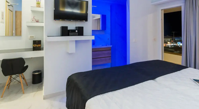 Двухместный номер Superior с балконом Ionis Art Hotel