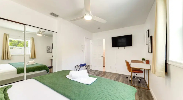 4 Mi to Beach: Home w/ Patio in Fort Lauderdale!, Забронировать Дом для отпуска Окленд-Парк штат Флорида