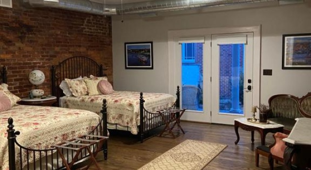 Двухместный номер Deluxe Belle Louise Historic Bed & Breakfast