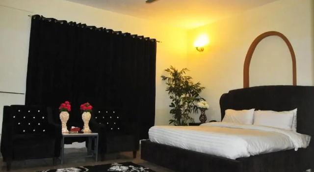 Blue Moon Residency, Забронировать Отель F-7 Sector Исламабад