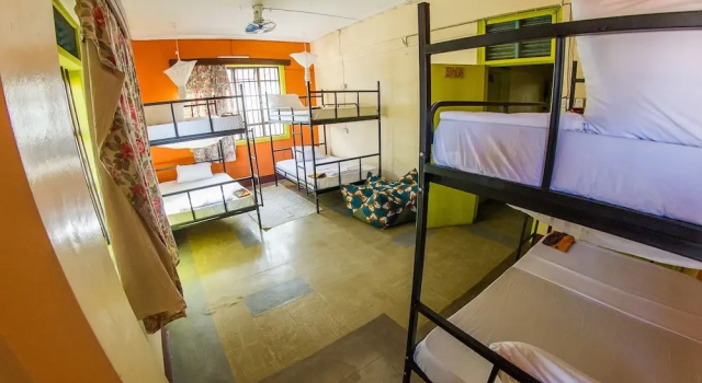Кровать в общем номере с балконом We Travel Hostel