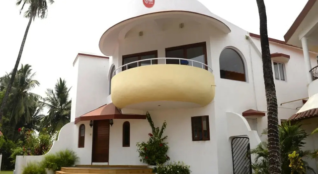 OYO 438 near Candolim Beach, Varaa Hotelli Candolim 
