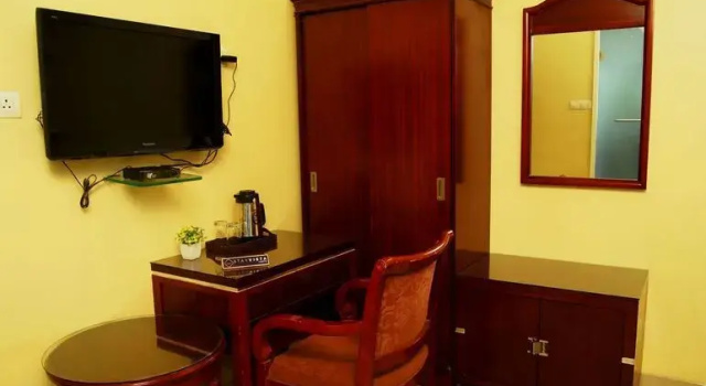Vista Rooms at CST SBS Road, Забронировать Отель Отели Mumbai Region с парковкой, Парковка