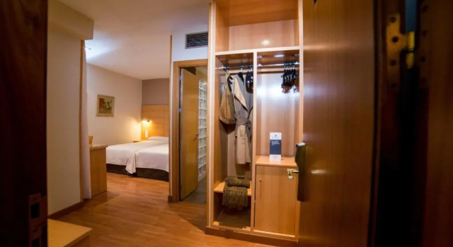 Трёхместный номер Standard Hotel Serrano