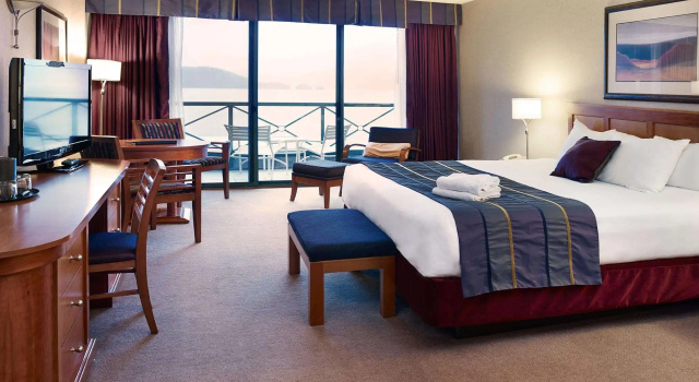 Harrison Hot Springs Resort & Spa, Забронировать Курортный отель Отели Lower Mainland British Columbia с бассейном, Бассейн
