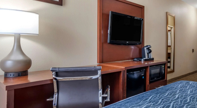 Четырёхместный номер Standard Comfort Inn & Suites Junction City - near Fort Riley