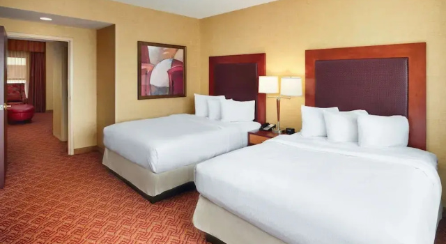 Люкс с 2 комнатами Embassy Suites by Hilton Charlotte Concord Golf Resort & Spa