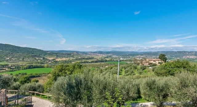 Rustic Holiday Home in Corciano with Swimming Pool, Book Hotel Corciano hoteller med pool, Swimmingpool