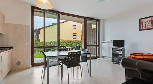 Bright Holiday Home in Lazise Italy With Swimming Pool, Забронировать Дом для отпуска Виллы Венето, Вилла