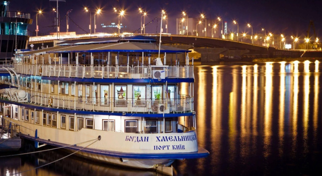 Богдан Хмельницкий, Забронировать Отель Подольский Киев