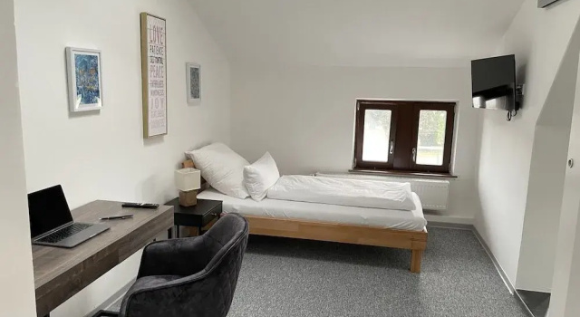 Hotel-am-Bahnhof Stuttgart-Ditzingen, Забронировать Отель Дитцинген 