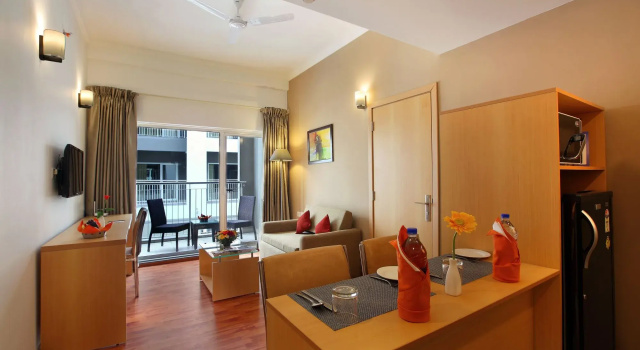 Starlit Suites, Varaa Hotelli Hotellit New Delhi uima-altaalla, Uima-allas