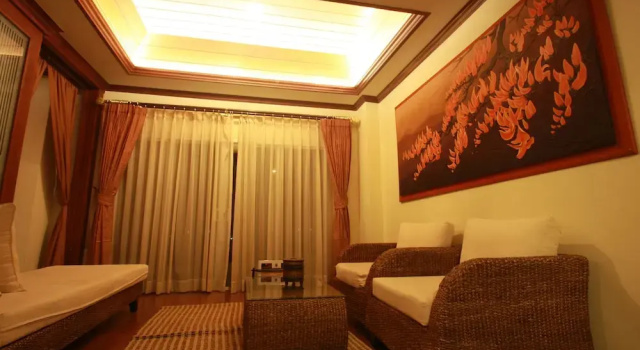 Люкс с балконом Narakul Resort Hotel