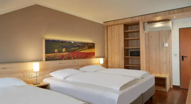 Номер Standard H+ Hotel Stuttgart Herrenberg