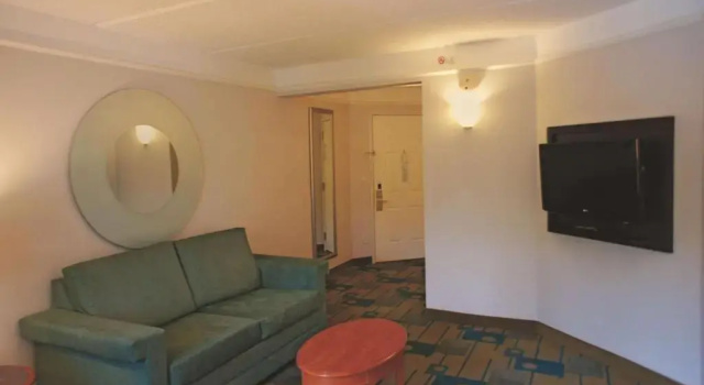 Двухместный люкс c 1 комнатой La Quinta Inn & Suites by Wyndham Houston Bush IAH South