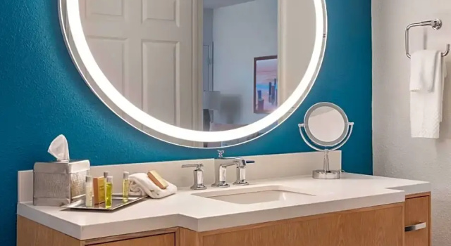 Люкс с видом на внутренний двор DoubleTree Suites by Hilton Naples