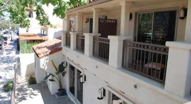Полулюкс Bella Capri Inn and Suites