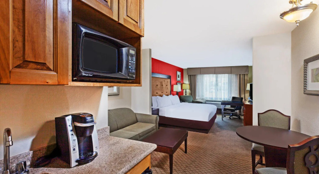 Двухместный люкс Holiday Inn Express & Suites Lafayette South by IHG