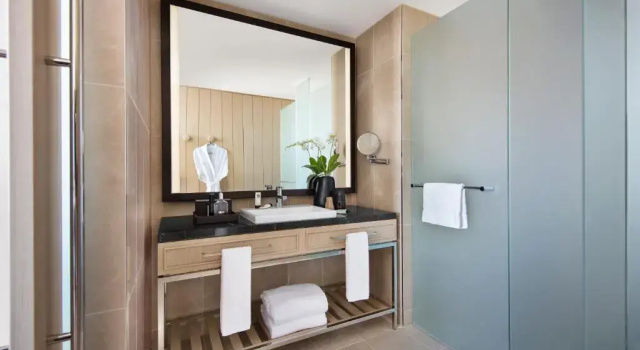 Двухместный номер Superior Sofitel Sydney Darling Harbour