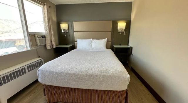 Люкс Canadas Best Value Inn & Suites Kamloops