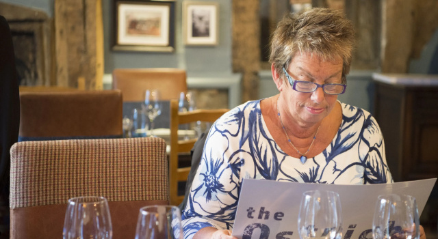 The Ostrich Inn Colnbrook London Heathrow, Забронировать Гостевой дом Отели Слау с завтраком, Завтраки