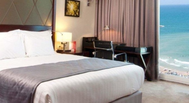 Double Junior Suite with sea view Crowne Plaza Tel Aviv Beach by IHG