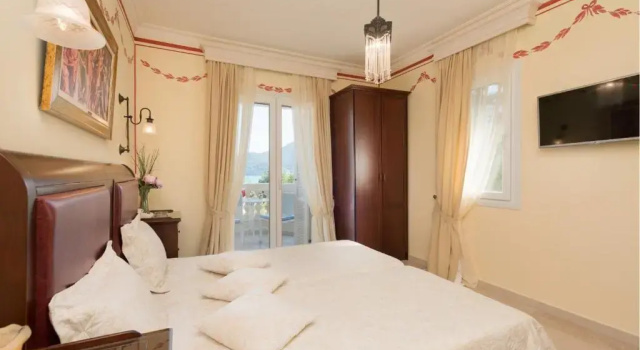 Номер Classic Enavlion Hotel