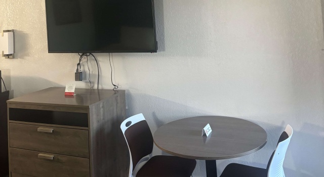 Четырёхместный номер Standard Econo Lodge Calhoun South