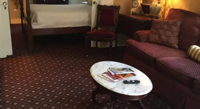 Люкс c 1 комнатой Nine O Five Royal Hotel