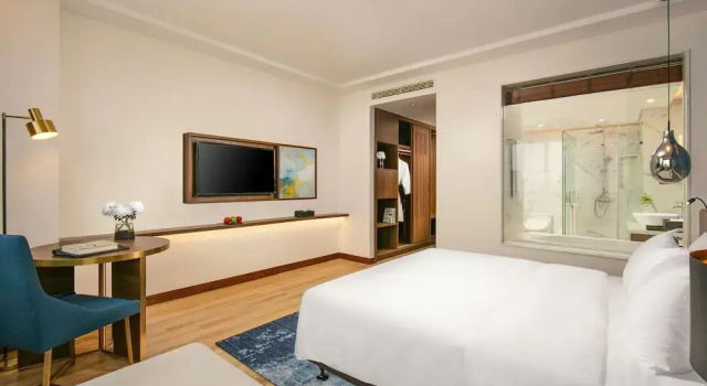 Двухместный номер Executive Mövenpick Living West Hanoi
