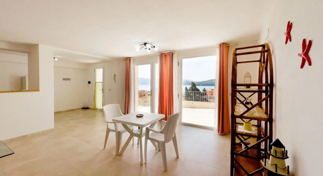 Casetta Letizia in Portoferraio-CASETTA LETIZIA, Забронировать Отель Отели в центре Портоферрайо, в центре