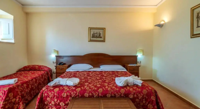 Трёхместный номер Superior Hotel Mediterraneo