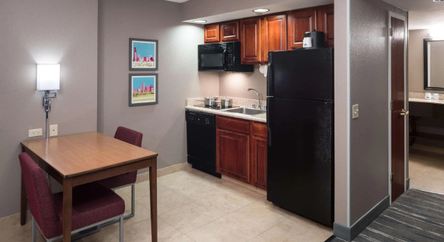 Четырёхместный люкс Hearing Accessible Hampton Inn & Suites Chicago North Shore