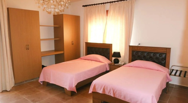 Oak Hills Hotel, Забронировать Отель Айн-Ибиль South Governorate