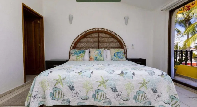 Коттедж Cozy 3BR House - Front of Marina- Pool