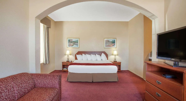 Двухместный люкс Ramada by Wyndham Fresno Northwest